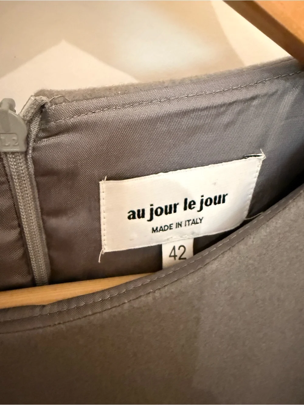 Au jour Le jour Simple Wool Shift Dress in Gray - Picture 4 of 4